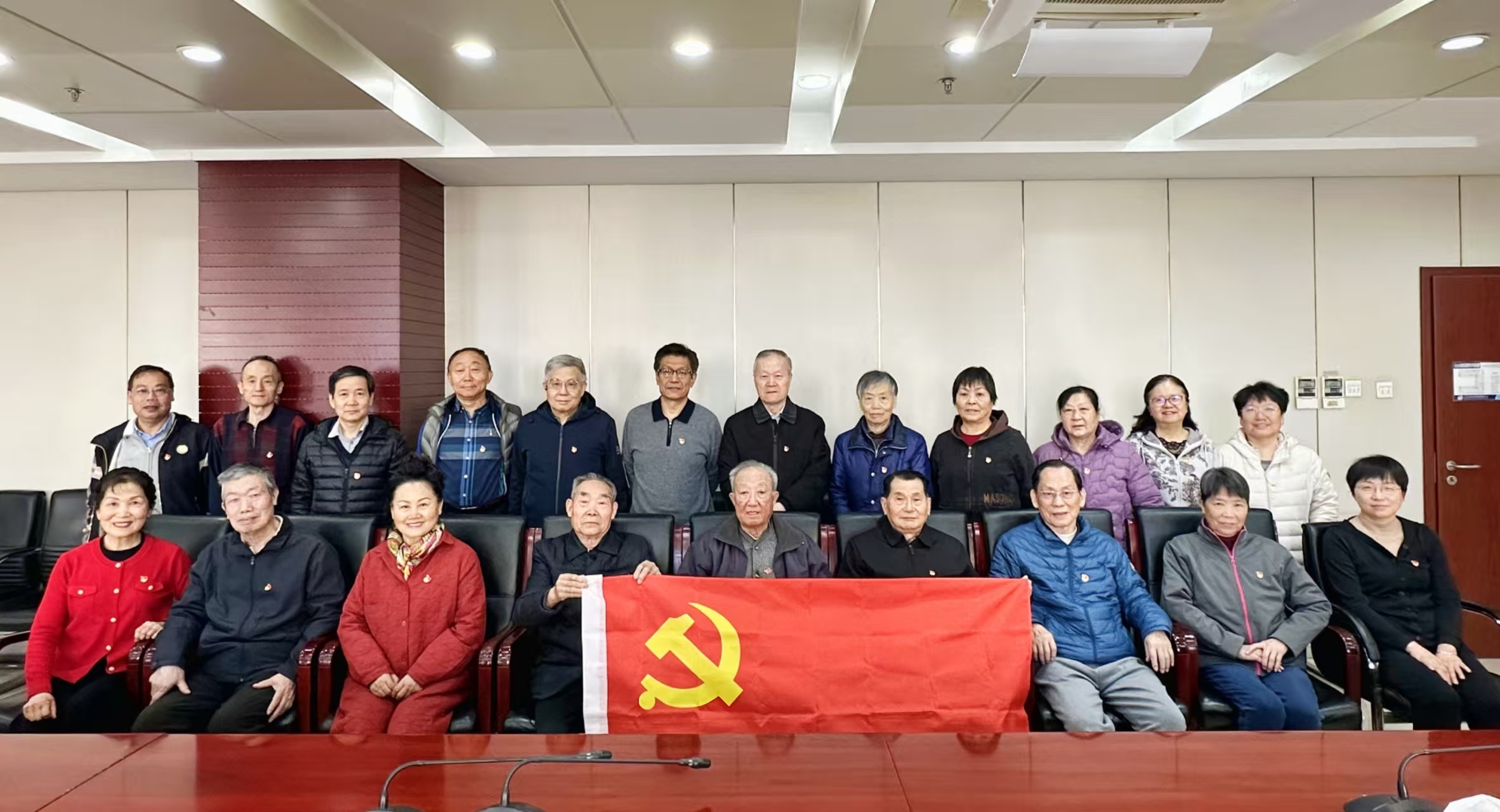 离退休第一党支部召开组织生活会